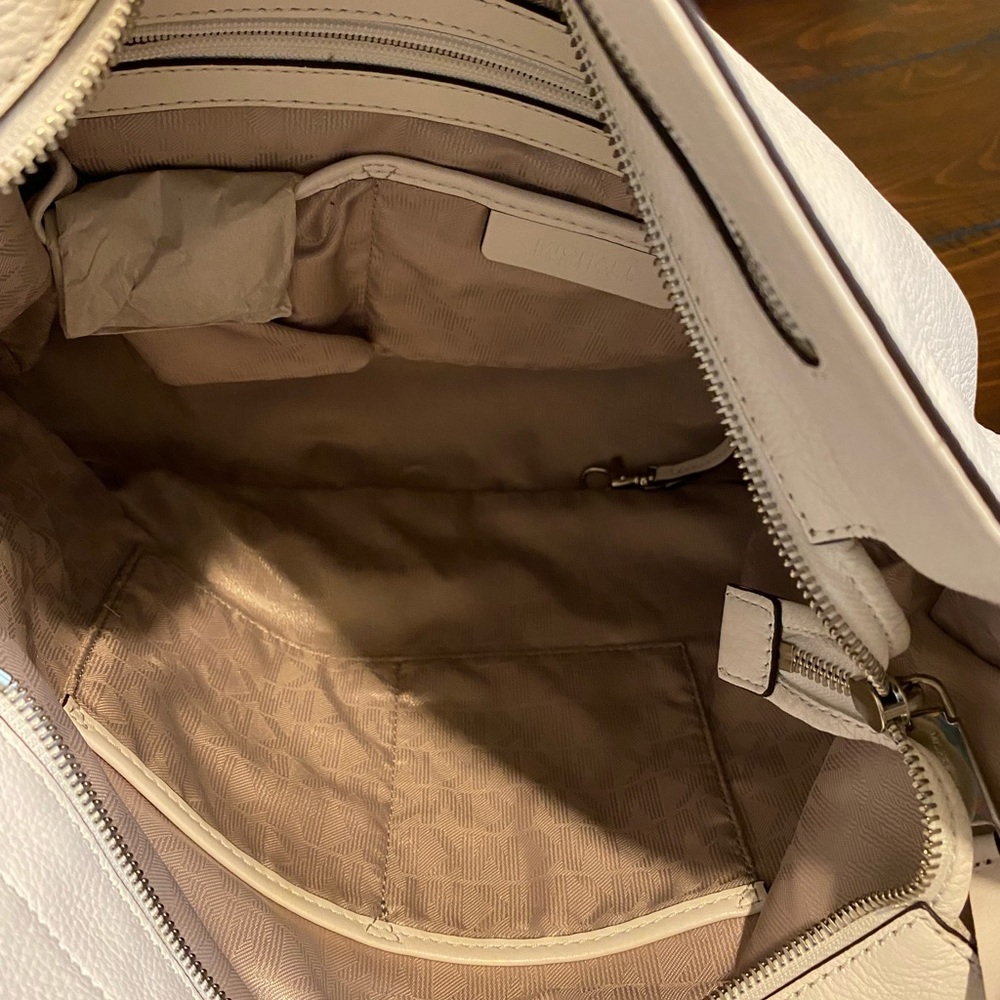 Michael Kors Leather Handbag…Off-White Color… - Picture 7 of 16